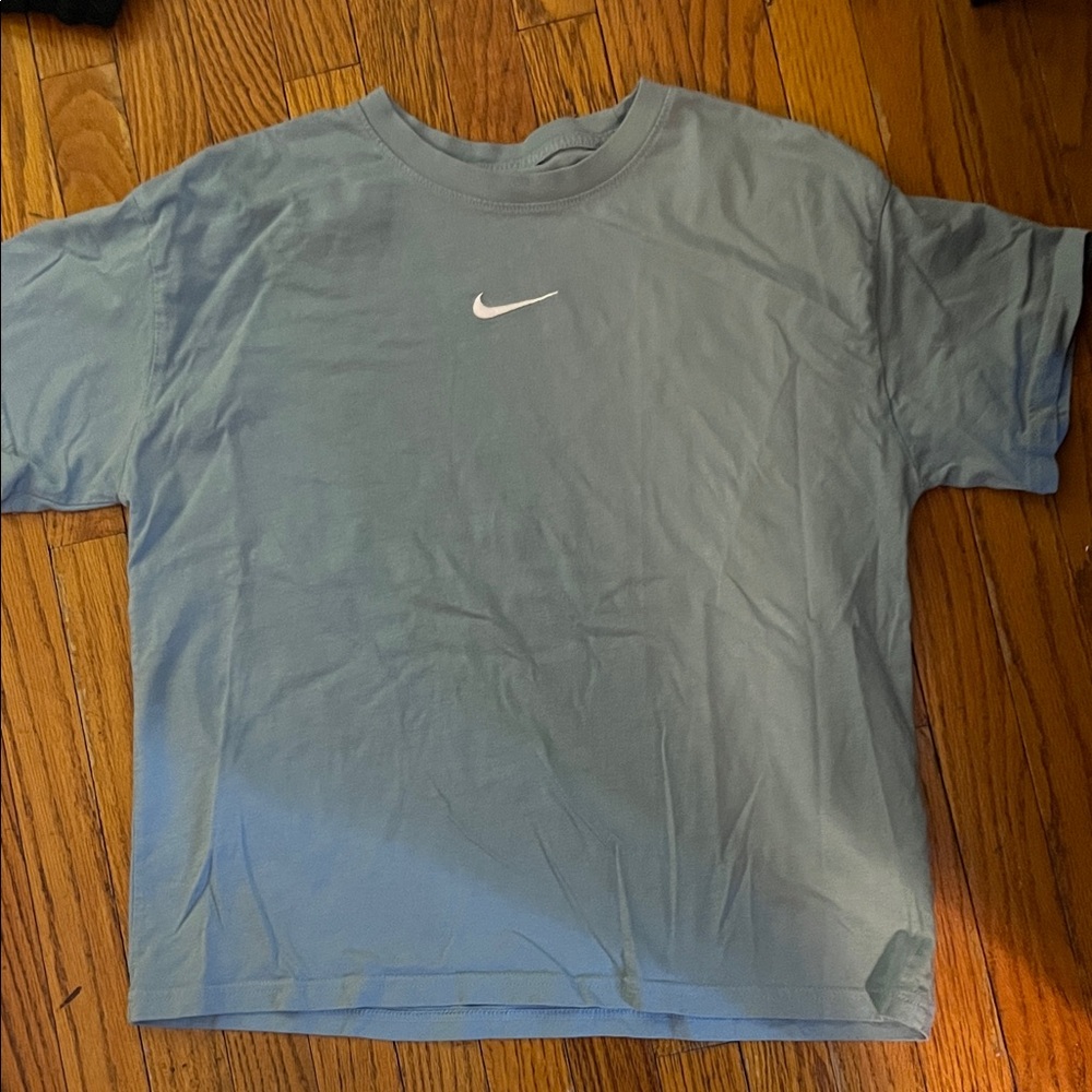 Woman’s nike shirt